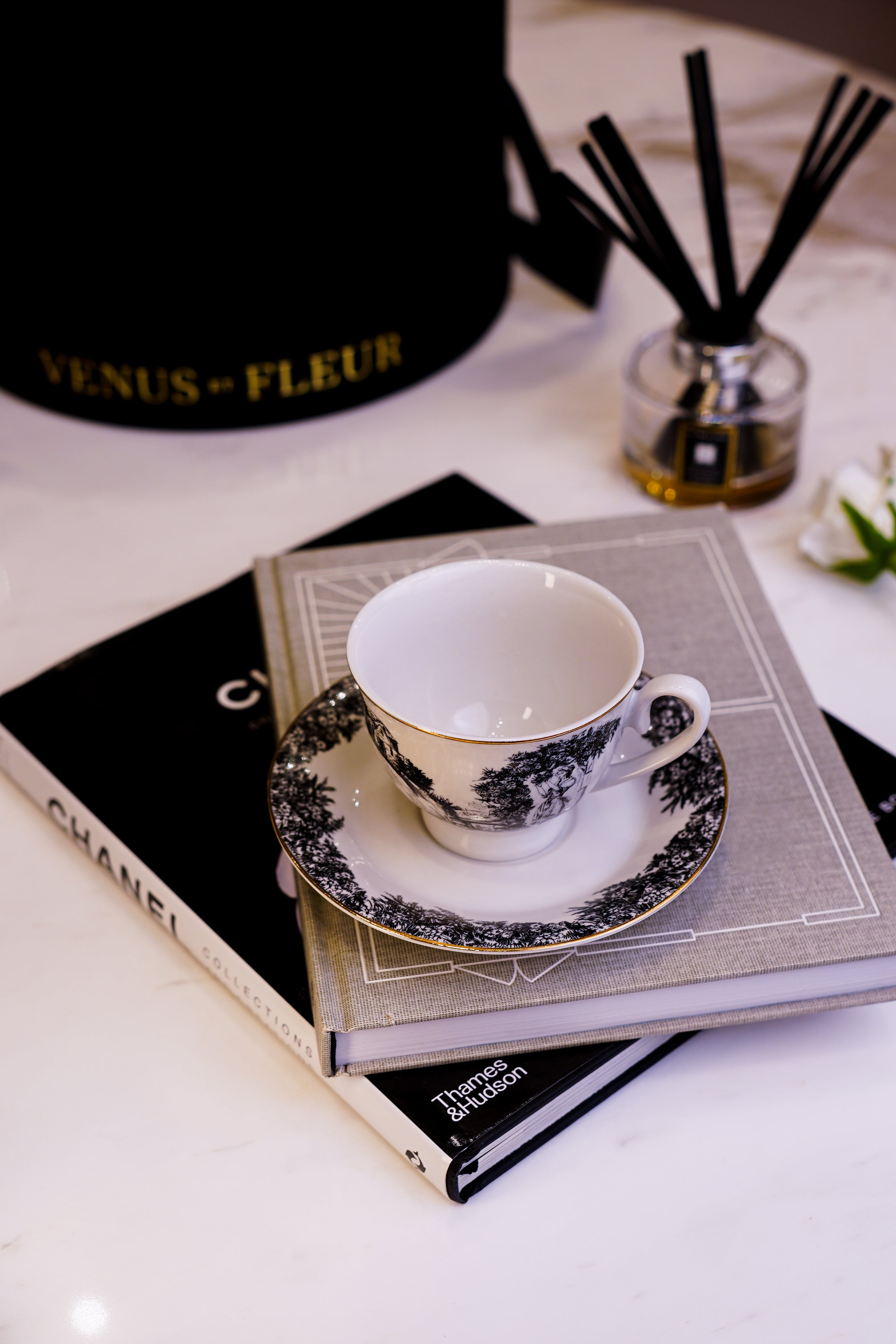 Noir & gold - dinnerware for 6 persons (33 pcs)