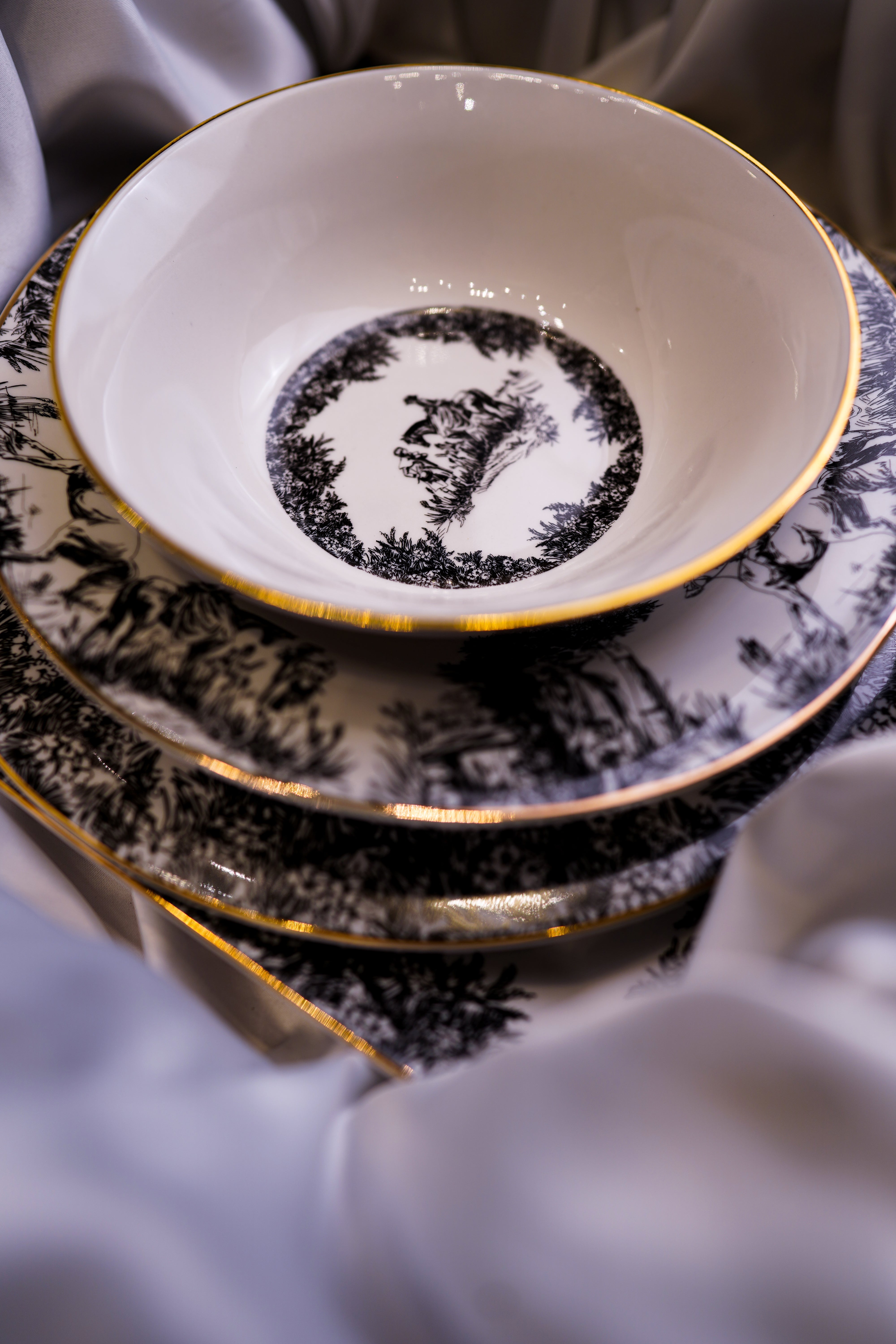 Noir & gold - dinnerware for 6 persons (33 pcs)